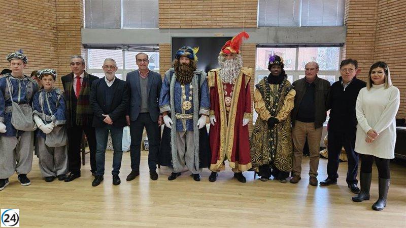 Los Reyes Magos alegran a familias vulnerables en Cáceres con regalos en el IMAS