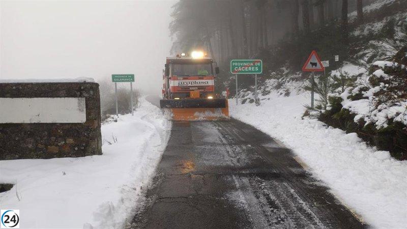 El Puerto de Honduras y el Pico Villuercas en Cáceres bloqueados por fuertes nevadas.