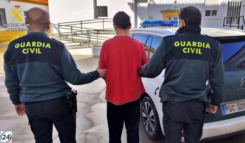 Arrestan a un residente de Montijo por asaltar a mano armada cuatro negocios locales.