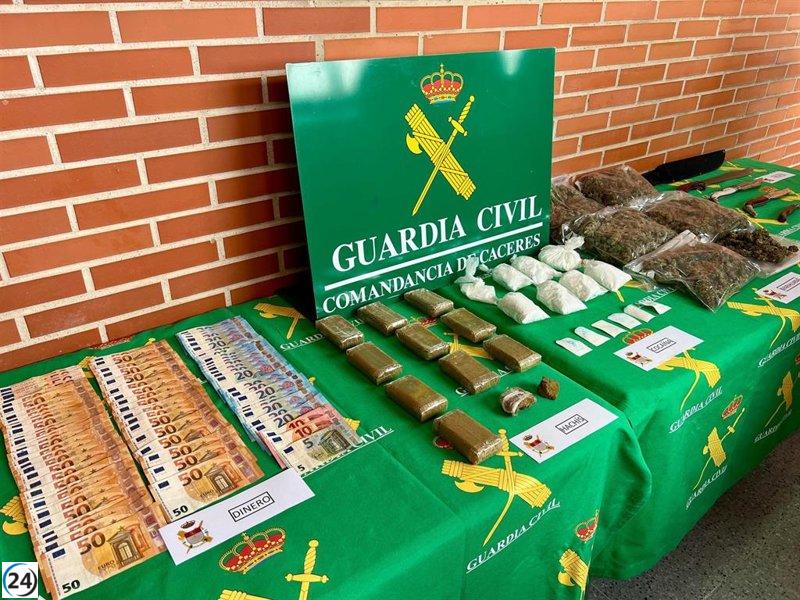 Capturan a tres integrantes de una banda de narcotráfico en Cáceres.