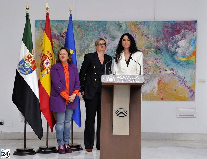 La muestra 'Abstract' destaca el arte femenino en la Asamblea de Extremadura.