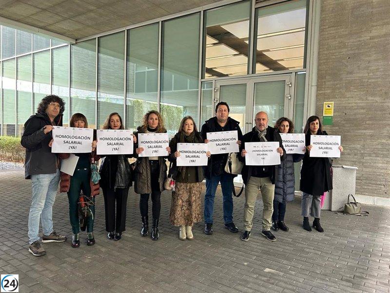 Sindicatos se retiran del Consejo Escolar extremeño en protesta por la postura salarial de la Junta hacia los docentes.