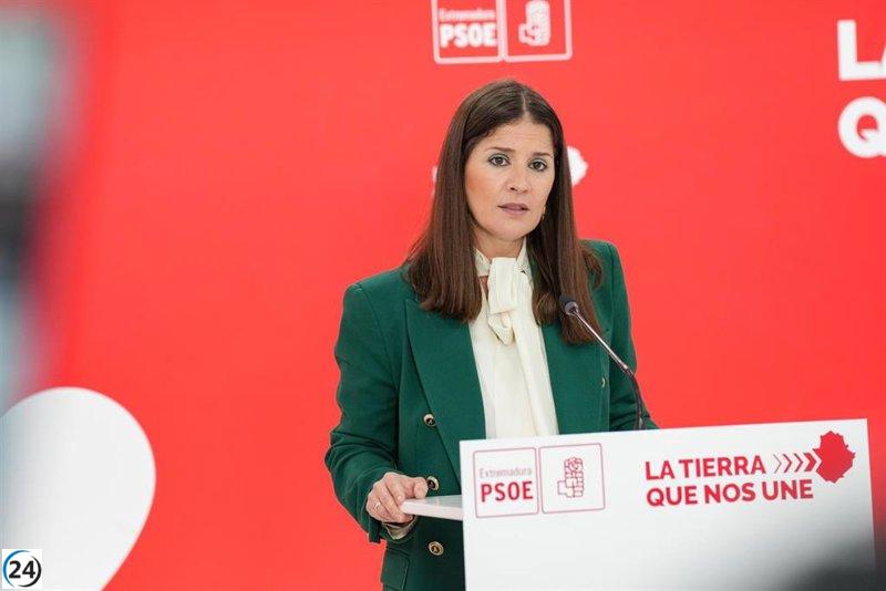 Rosiña (PSOE) exige la destitución de Morán, argumentando que la querella es un intento de desviar la atención.