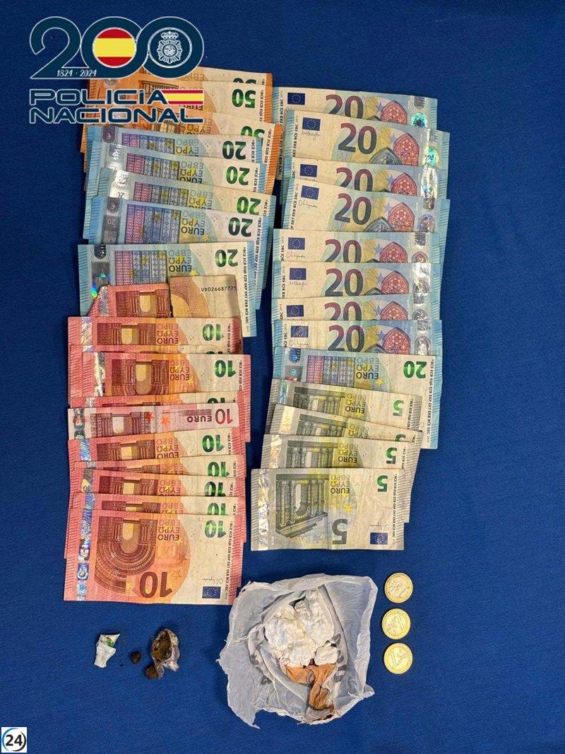 Detienen a un joven de 28 años en Mérida por transporte de drogas.