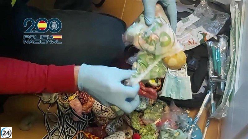 Cáceres: desarticulan laboratorio que escondía cocaína en envases de pintura.