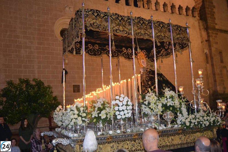 Badajoz celebra este Jueves Santo con tres vibrantes procesiones, destacando la de la Soledad.