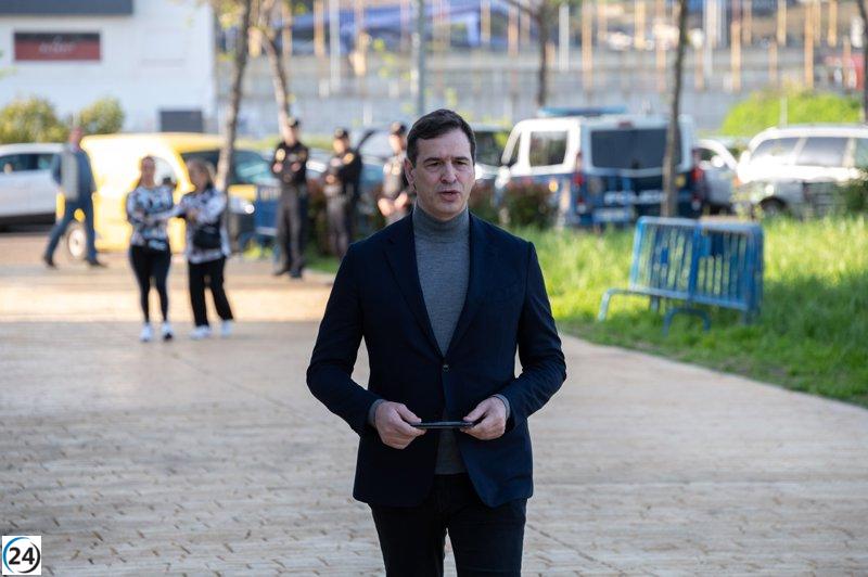 El hermano de Pedro Sánchez ignora las preguntas de la jueza en su declaración.