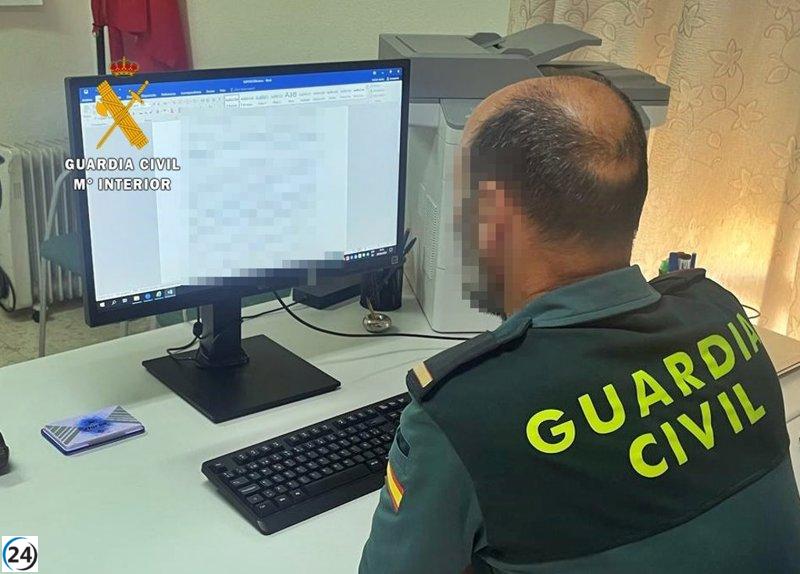 Detienen a dos sospechosos tras un robo de 58.000 euros en viviendas de Villar del Rey durante la festividad.