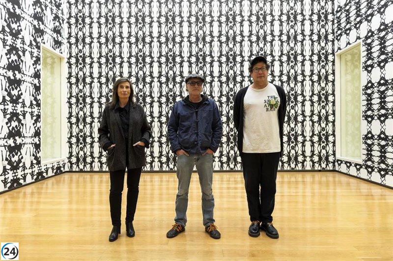 Santiago Sierra presenta su obra en una destacada exposición en el Museo Helga de Alvear, Cáceres.