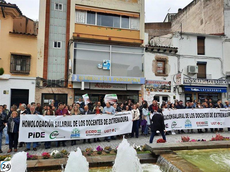 Sindicatos de educadores levantan el encierro y buscan nuevas formas de protesta.