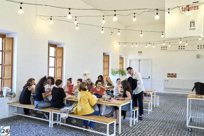Más de 200 asistentes se dan cita en Badajoz para el evento 'Tejiendo Futuro', dedicado a la moda sostenible.