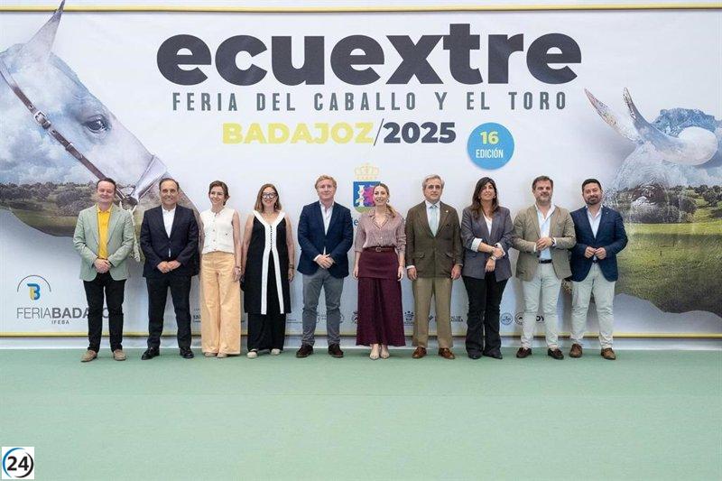 La presidenta de la Junta asiste a la Feria de Caballos y Toros en Badajoz.