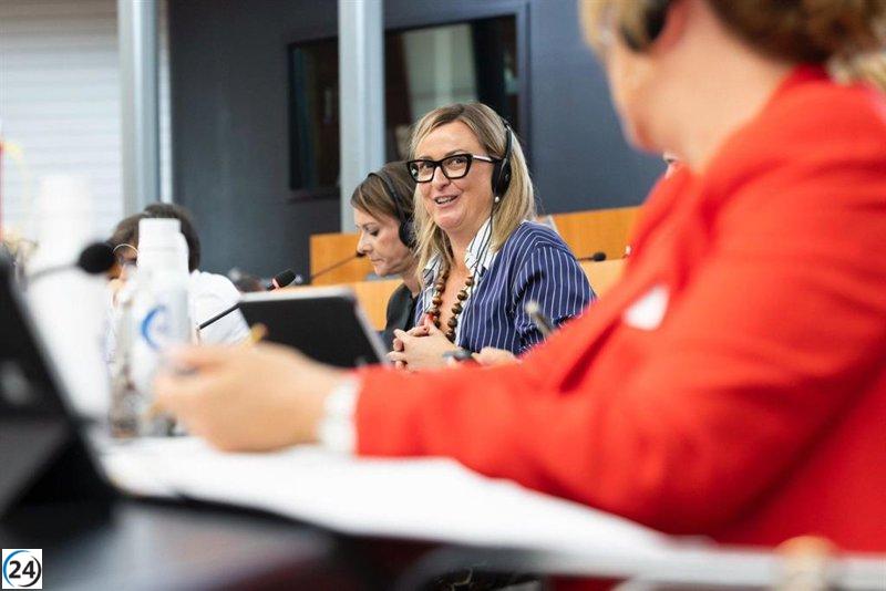 La presidenta de la Asamblea aboga en Bruselas por un presupuesto de la UE que priorice la igualdad de género.