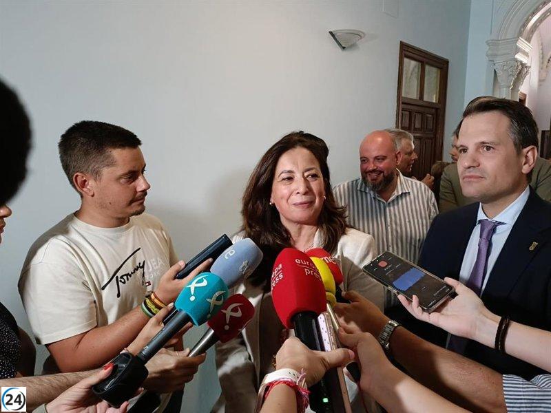 La alcaldesa de Don Benito se compromete a mejorar el clima político local.