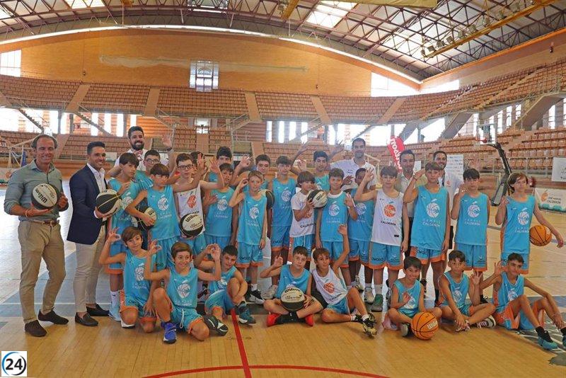 José Manuel Calderón da la bienvenida a 150 jóvenes en su campus de baloncesto en Badajoz.