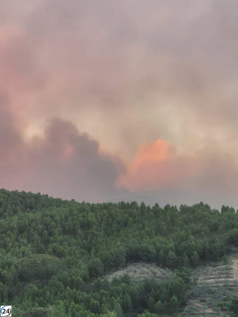 Desalojo de alquerías en Pinofranqueado y Caminomorisco debido al incendio en Las Hurdes.