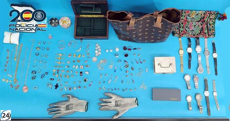 Arresto en Badajoz por robo a domicilio con llaves robadas de un coche.