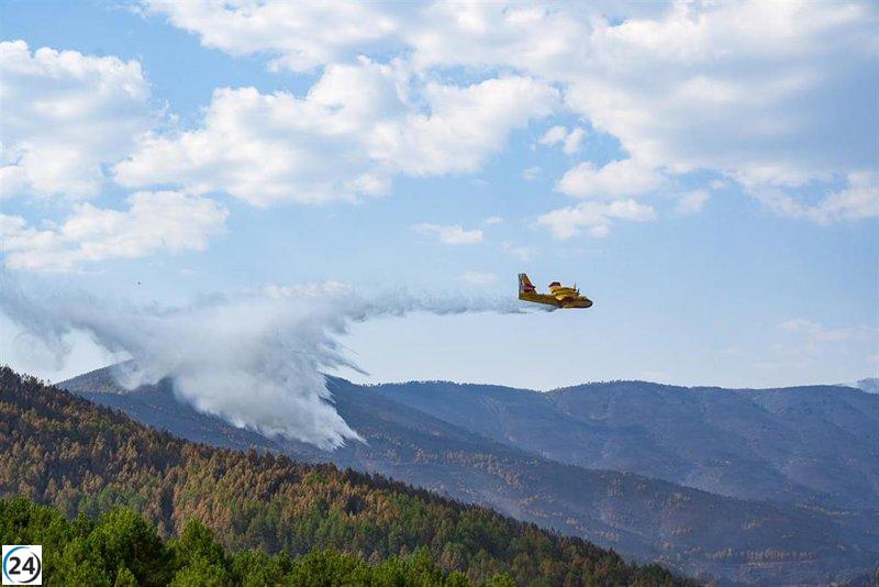 Casi el 80% del perímetro del incendio en Las Hurdes está bajo control, aunque Avellanar representa el mayor reto.