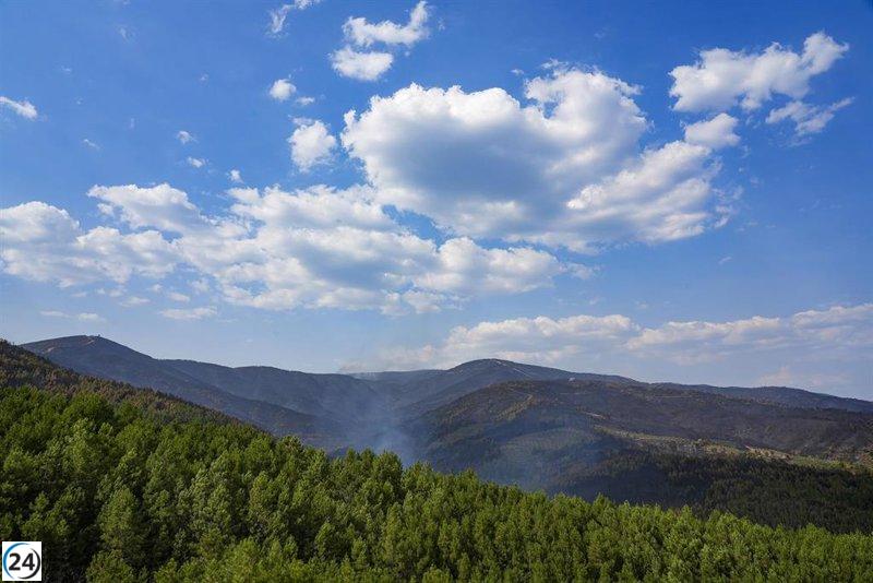 El incendio en Las Hurdes, completamente controlado, deja evacuada la alquería de Avellanar.