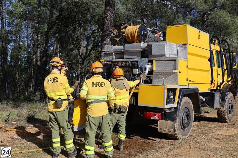 Zalamea de la Serena enfrenta incendio forestal: Plan Infoex declara alerta en nivel 1 por riesgo a viviendas.