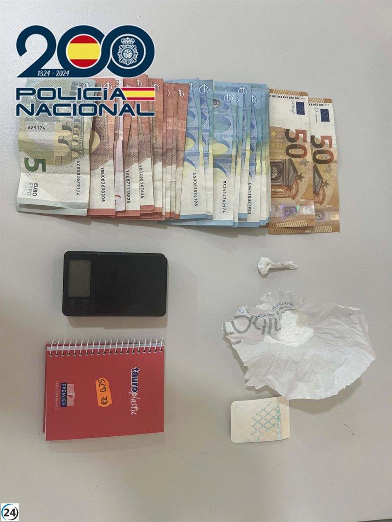 Detienen al dueño de un negocio en Cáceres por presunta venta de drogas.