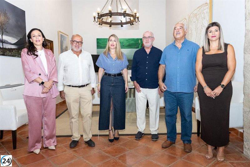 Guardiola informa a la comunidad sobre los progresos hacia la reapertura de Cirugía Vascular en Cáceres.