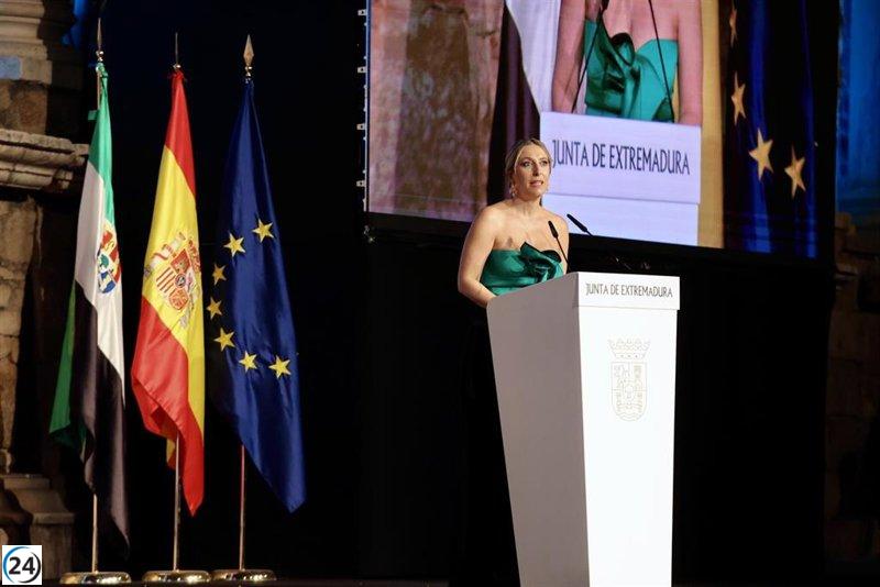 María Guardiola aboga por la unidad en tiempos de crisis tras los devastadores incendios.