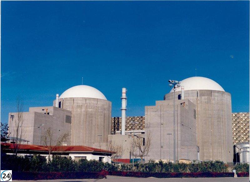 Empleados de la Central de Almaraz solicitan al Ministerio de Transición Ecológica un encuentro para frenar su cierre.