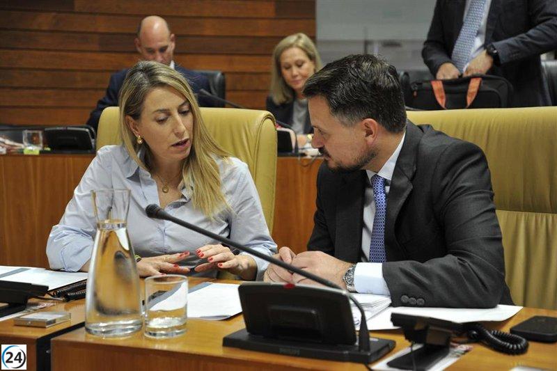 La Junta responde a las críticas unificadas de la oposición sobre su manejo de los incendios.