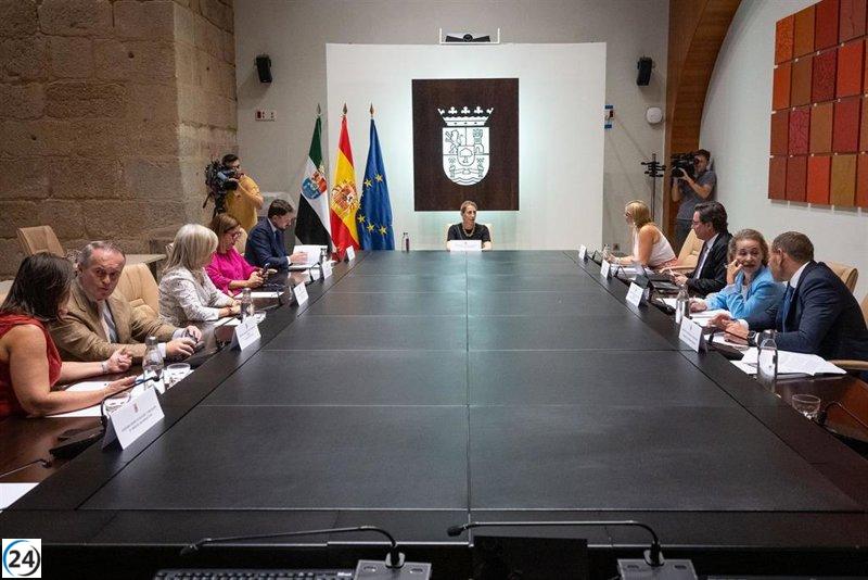 Problemas persisten en catorce rutas escolares de Badajoz y tres en Cáceres, informa la Junta.