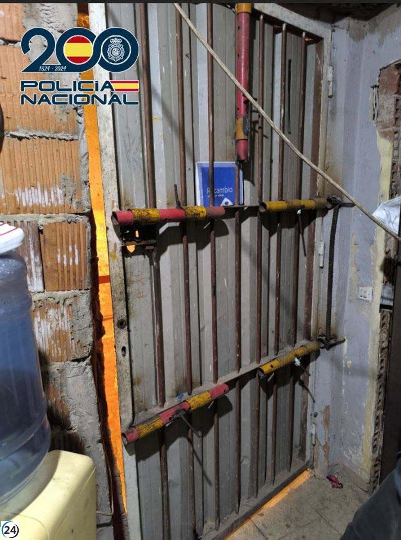 Seis arrestados en Badajoz por operar un punto de venta de drogas, con cocaína y heroína confiscadas.