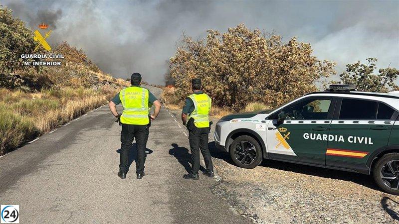 Cierre de la EX-391 por incendio forestal en Cuacos de Yuste.