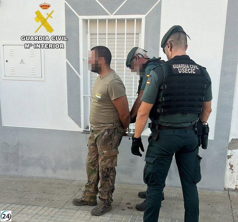Cinco arrestados por agredir y amenazar a un vecino de Zafra con un arma de fuego.