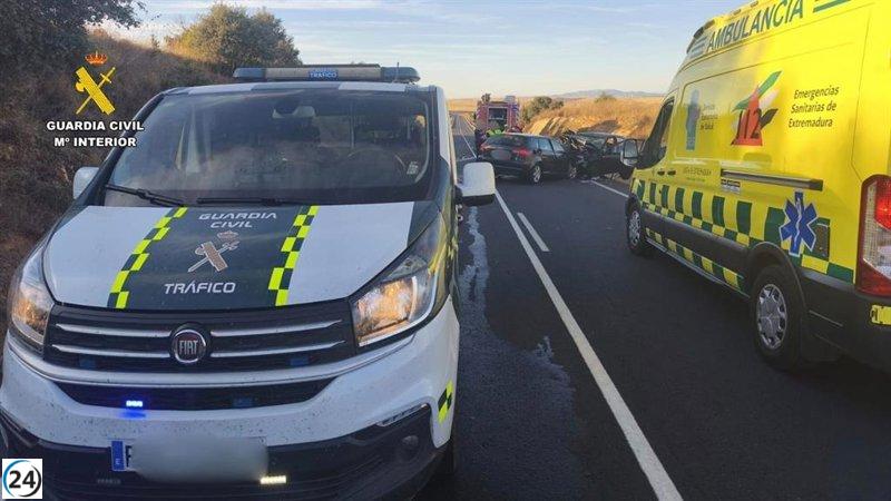 Tres heridos en colisión de tres autos en la CC-324, Cáceres.