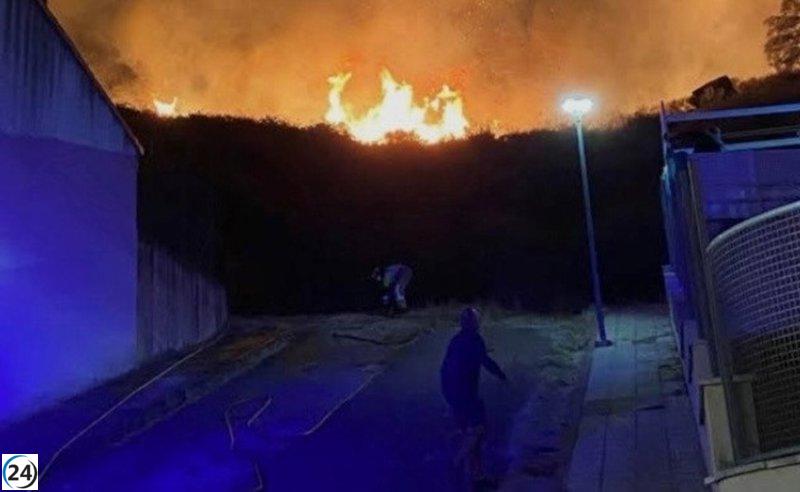 Arrestan al presunto responsable de un incendio forestal en Navalmoral de la Mata que obligó a evacuar a los residentes.