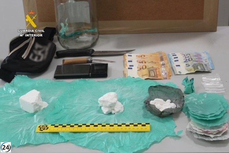 Arresto en Moraleja: Capturan a un individuo por segunda ocasión en siete días con casi 2.800 dosis de cocaína listas para la venta.