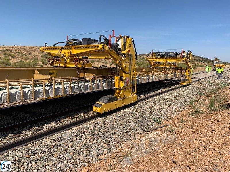 Adif invierte 12,3 millones en modernizar un segmento de la línea Mérida-Los Rosales.