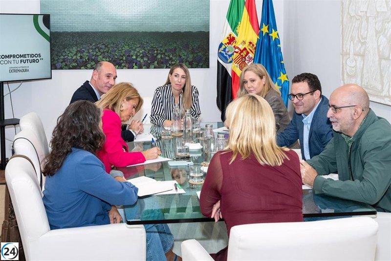 La Junta comienza mañana las negociaciones con los partidos para la aprobación de los PGEx 2026.