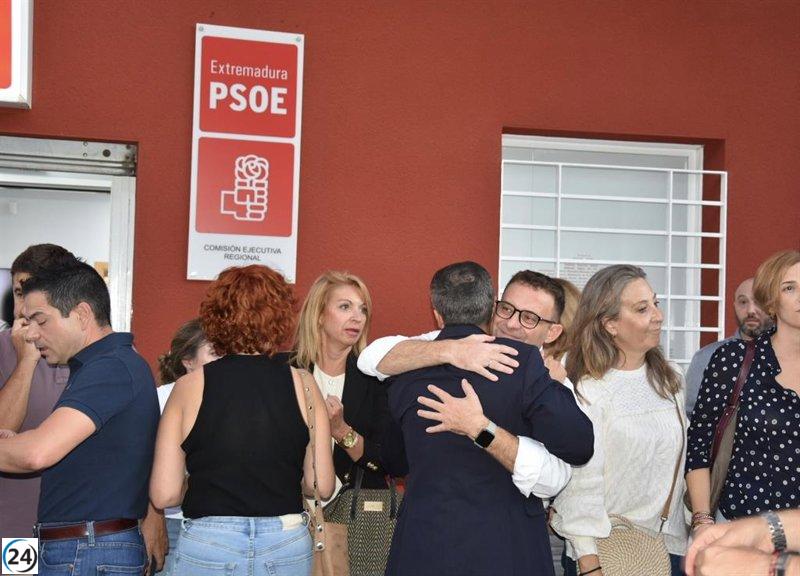 Las bases y ciudadanos rinden homenaje en silencio a Vara, exlíder y figura clave del socialismo.