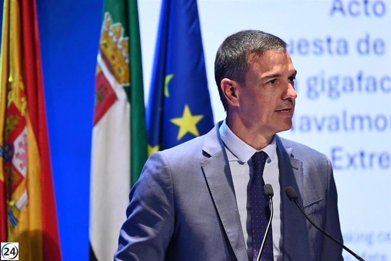 Pedro Sánchez llega a Cáceres para supervisar la A-58 y asistir a la V Convención de Turespaña.