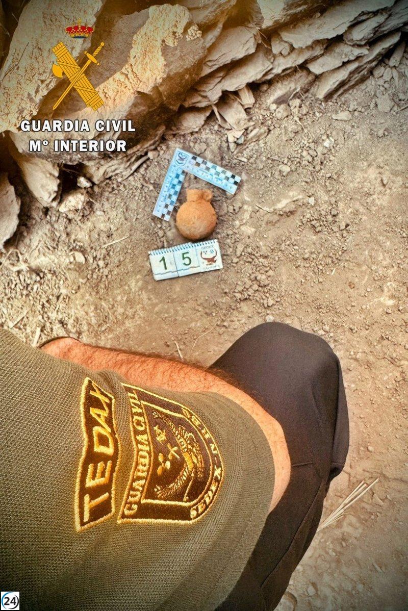 Desactivan granada de mano encontrada en una propiedad de Valencia del Mombuey.