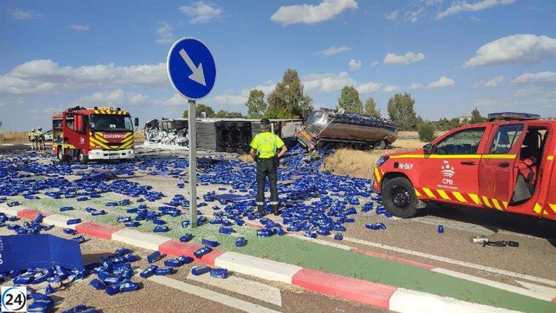 Accidente en Azuaga deja dos personas gravemente heridas tras colisión entre camiones.