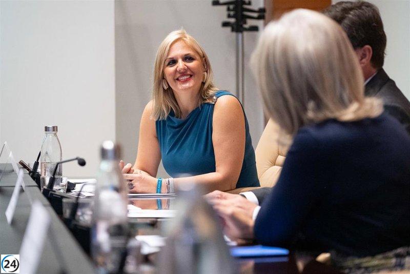 La Junta presentará el Presupuesto de 2026 a pesar de la falta de propuestas de Vox y de considerar algunas del PSOE como inviables.