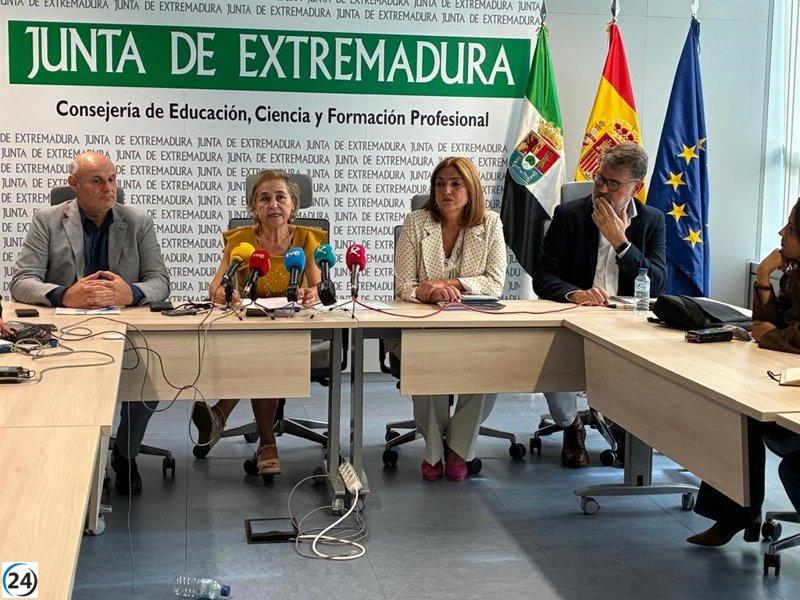 La Junta implementará en enero de 2026 un aumento de 80 euros mensuales para los docentes, a pesar de la falta de consenso con los sindicatos.