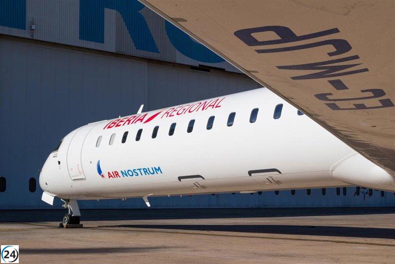 Un avión de Air Nostrum choca con una estructura antes de despegar en el Aeropuerto de Badajoz.