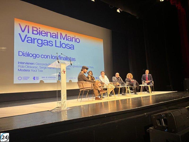 Cáceres acoge la VI Bienal de Novela en tributo al fallecido autor peruano Mario Vargas Llosa.