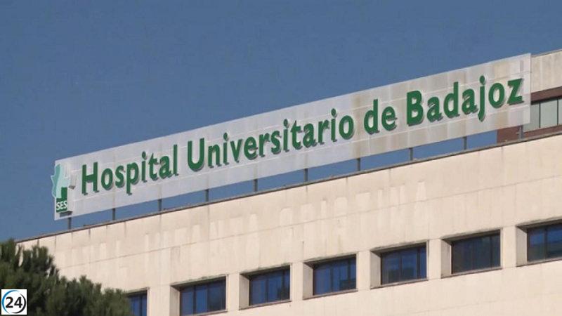 Peatón intoxicado es llevado al hospital tras ser atropellado en Badajoz.