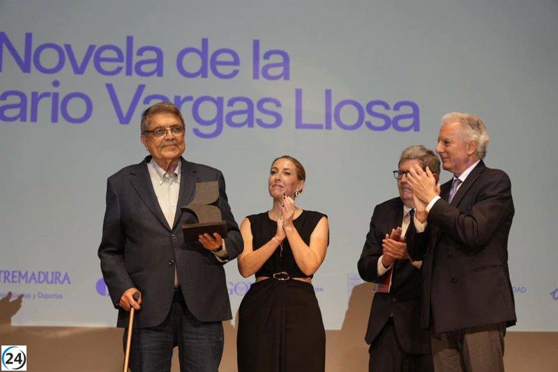 Sergio Ramírez se alza con la VI Bienal de Novela Vargas Llosa por su novela 'El caballo dorado'.