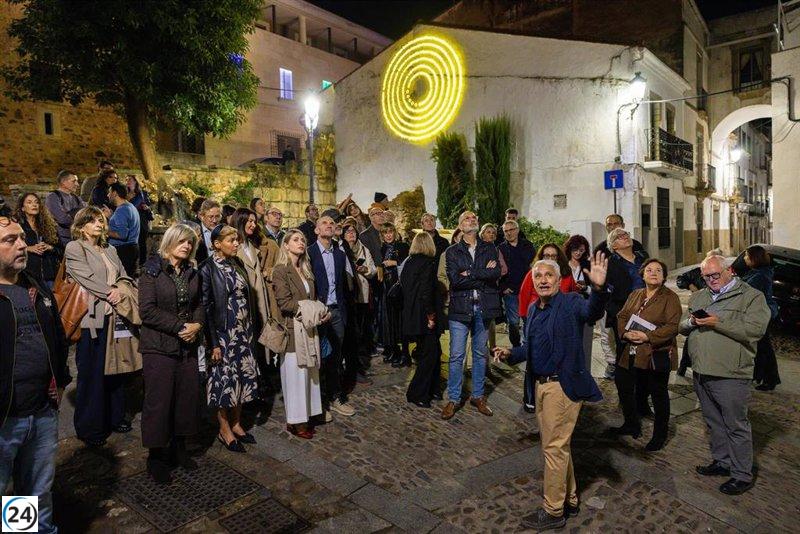 'Cáceres Contemporánea' ofrece recorridos por las ocho instalaciones que transforman el barrio de Santiago.