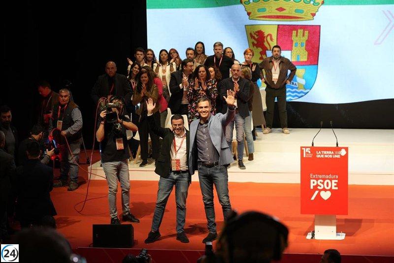 Pedro Sánchez apoya a Miguel Ángel Gallardo en evento del PSOE en Mérida.